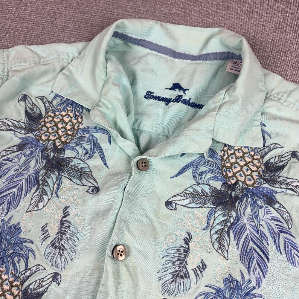 Tommy Bahama Shirt Mens Small Silk Pineapple Hawaiian Embroidered Button Up